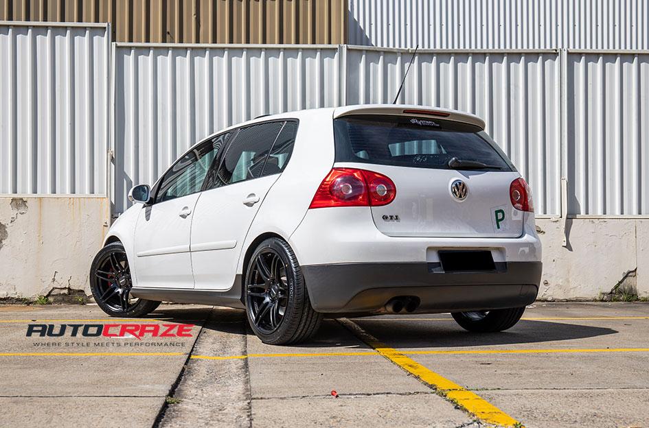 VOLKSWAGEN GOLF CC02 MATTE BLACK